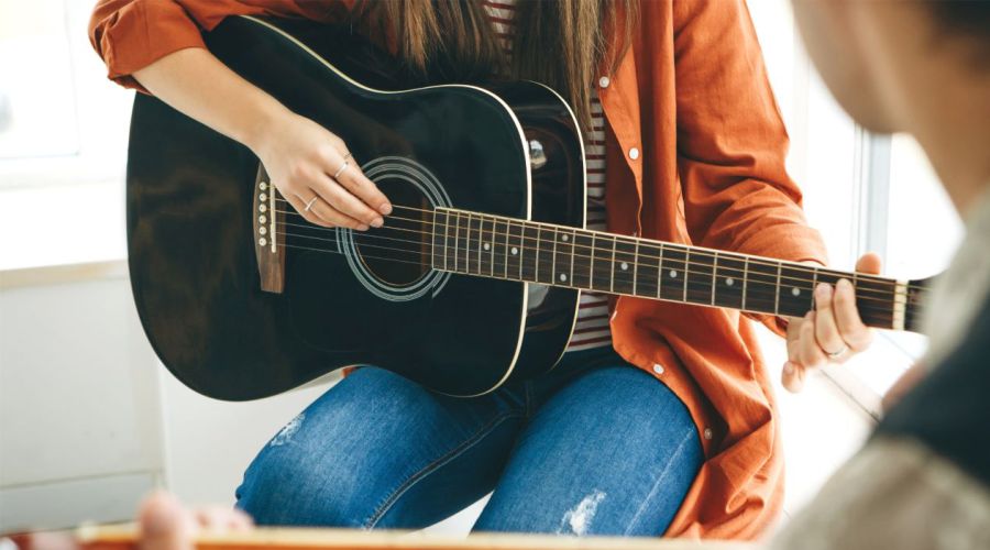 Gitar Rehberi | Yeni Başlayanlar İçin Adım Adım Gitar Öğrenme Kılavuzu